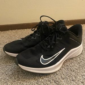 Nike women’s Quest 3 Running shoes
